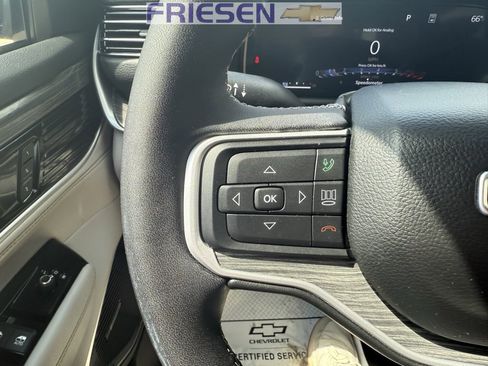 Used 2023 Jeep Wagoneer L Series III w/ Premium Group I image 12