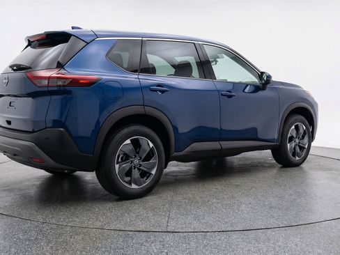 Used 2025 Nissan Rogue SV AWD/4WD image 9