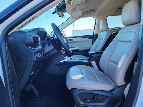 Certified 2020 Ford Explorer XLT w/ Equipment Group 202A image 10