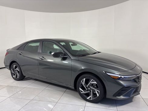 New 2025 Hyundai Elantra SEL image 7