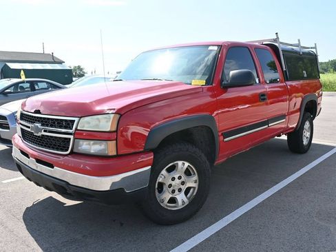 Used 2006 Chevrolet Silverado 1500 LT w/ Light Duty Power Package AWD/4WD image 8
