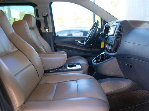 Used 2018 Mercedes-Benz Metris Passenger image 22