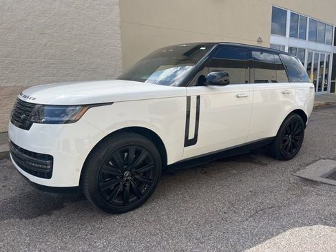 Used 2025 Land Rover Range Rover SE image 1