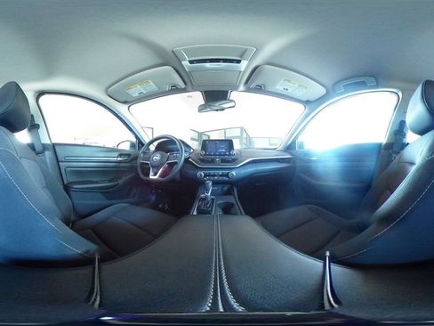 Used 2025 Nissan Altima 2.5 SV FWD image 41