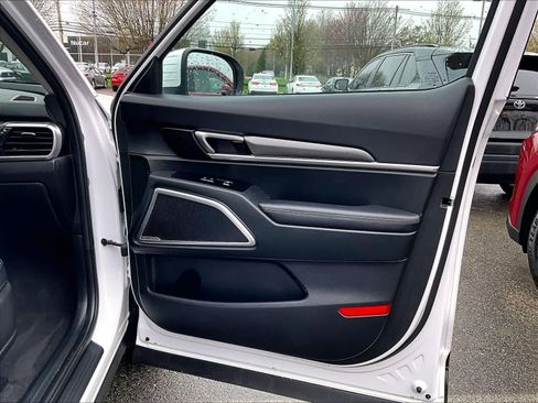 Used 2025 Kia Telluride S image 12