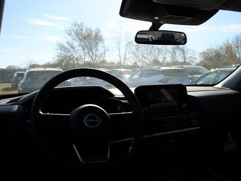 New 2025 Nissan Pathfinder SV image 9