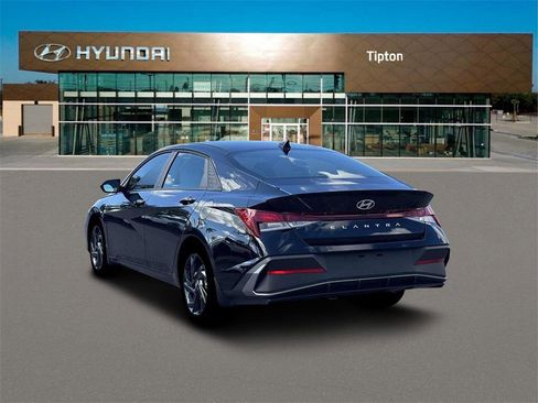 New 2026 Hyundai Elantra Sport image 5
