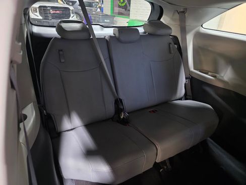 Used 2024 Toyota Sienna XLE FWD image 24