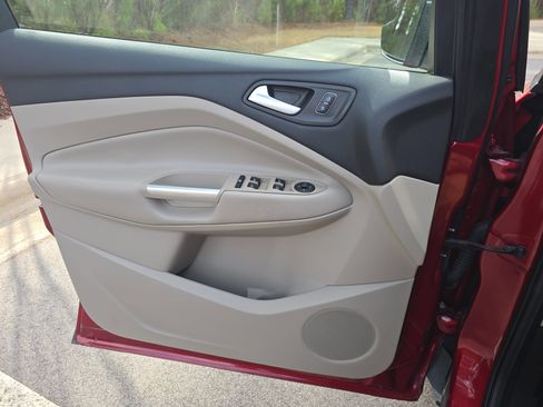 Used 2018 Ford Escape SEL image 29