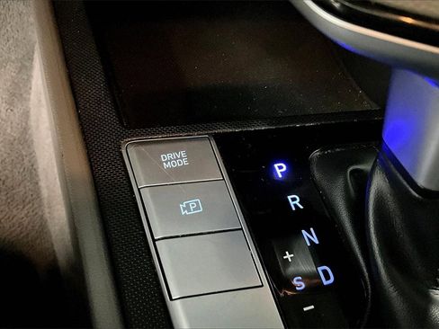 Used 2024 Hyundai Elantra SEL image 16