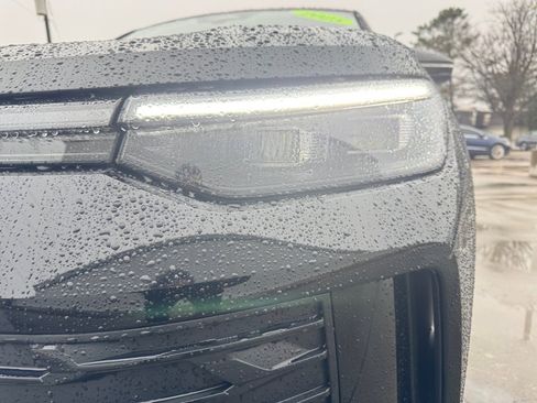 Used 2025 Volkswagen Tiguan SE image 28