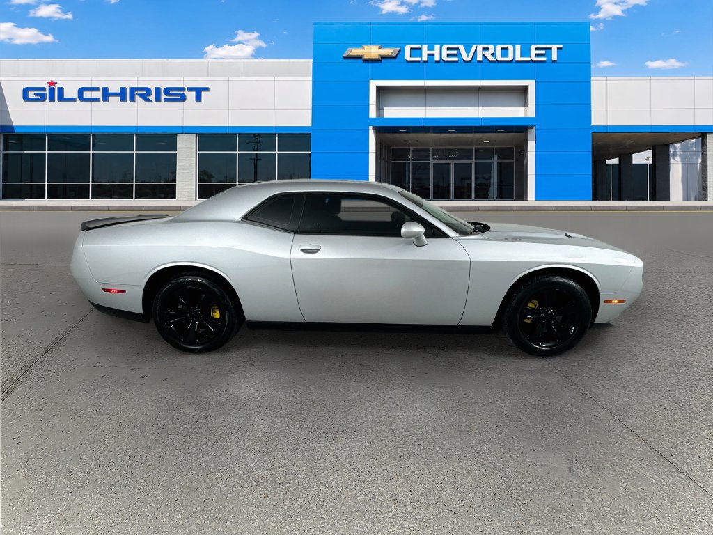 Used 2023 Dodge Challenger SXT RWD image 9