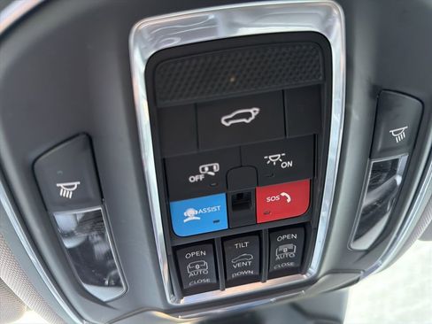 Used 2023 Jeep Grand Cherokee L Limited w/ Luxury Tech Group II image 21