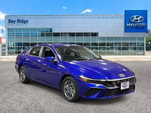 Used 2024 Hyundai Elantra SEL image 1