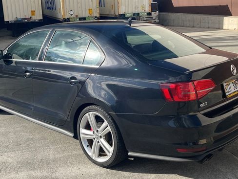 Used 2016 Volkswagen Jetta GLI SE FWD image 3