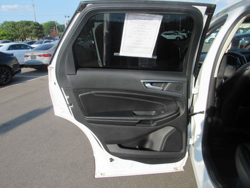 Used 2021 Ford Edge Titanium w/ Equipment Group 301A FWD image 13
