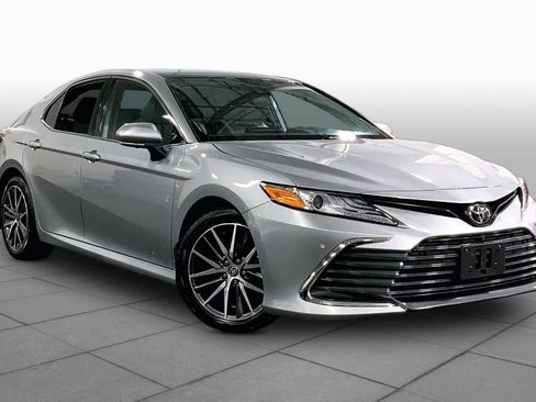 Used 2023 Toyota Camry XLE w/ Navigation Package AWD/4WD image 3