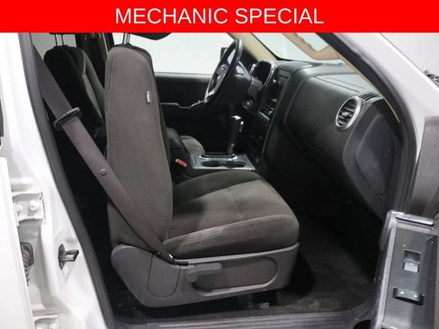 Used 2010 Ford Explorer XLT AWD/4WD image 4