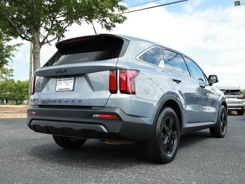Used 2022 Kia Sorento LX FWD image 6
