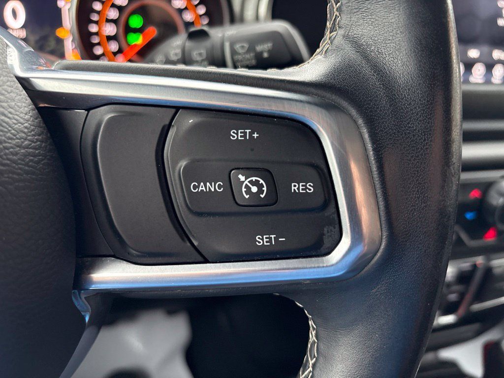 Used 2018 Jeep Wrangler Unlimited Sahara AWD/4WD image 24