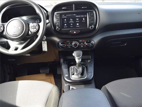 Used 2023 Kia Soul LX w/ LX Technology Package image 18