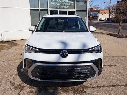 New 2026 Volkswagen Taos SE image 8