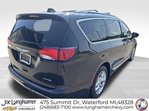 Used 2018 Chrysler Pacifica Limited FWD image 3