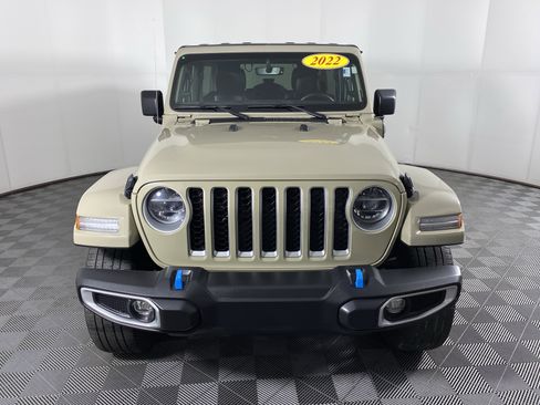 Used 2022 Jeep Wrangler Unlimited Sahara w/ Cold Weather Group image 13