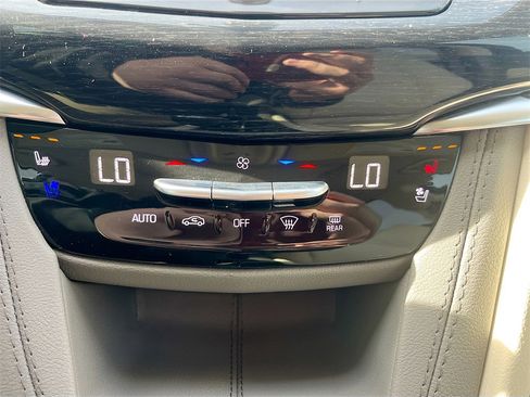 Used 2024 Cadillac XT6 Premium Luxury w/ Technology Package image 21