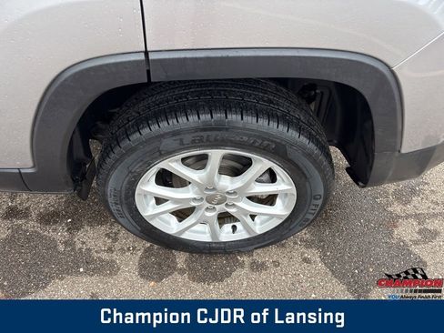 Used 2018 Jeep Cherokee Latitude image 5