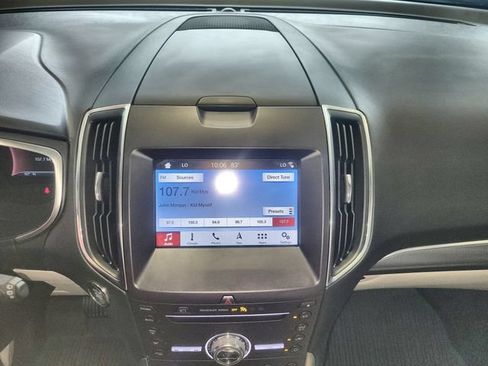 Used 2019 Ford Edge Titanium w/ Equipment Group 301A AWD/4WD image 16