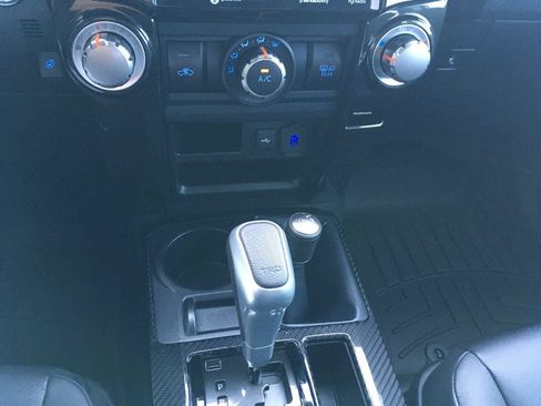 Used 2023 Toyota 4Runner TRD Off-Road Premium w/ Moonroof Package AWD/4WD image 19