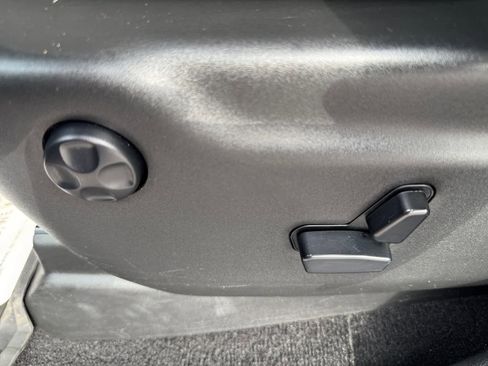 Used 2020 Jeep Grand Cherokee Altitude image 15