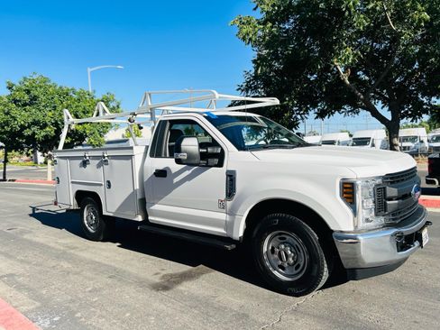 Used 2018 Ford F250 XL w/ Power Equipment Group RWD image 5