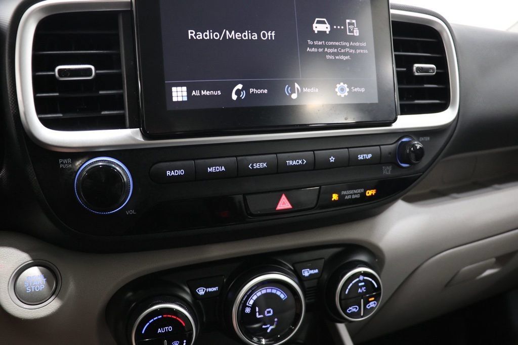 Used 2025 Hyundai Venue SEL FWD image 23