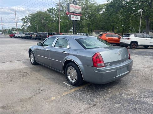 Used 2006 Chrysler 300 Touring RWD image 7