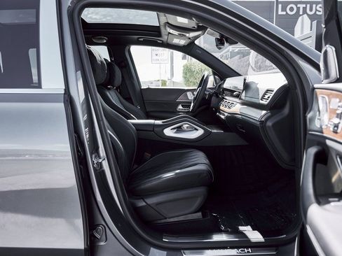 Used 2025 Mercedes-Benz Maybach GLS 600 4MATIC image 26