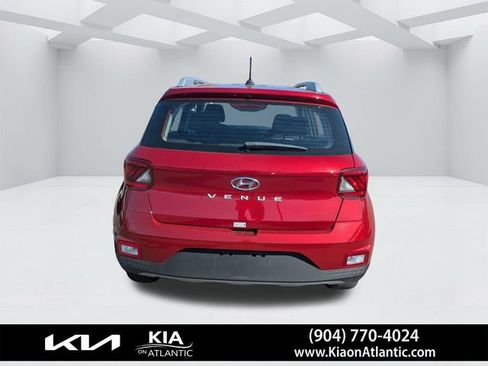 Used 2025 Hyundai Venue SEL FWD image 4