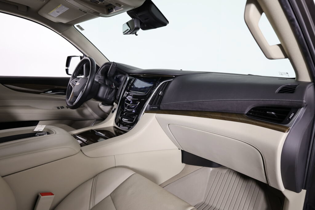 Used 2020 Cadillac Escalade Luxury AWD/4WD image 26