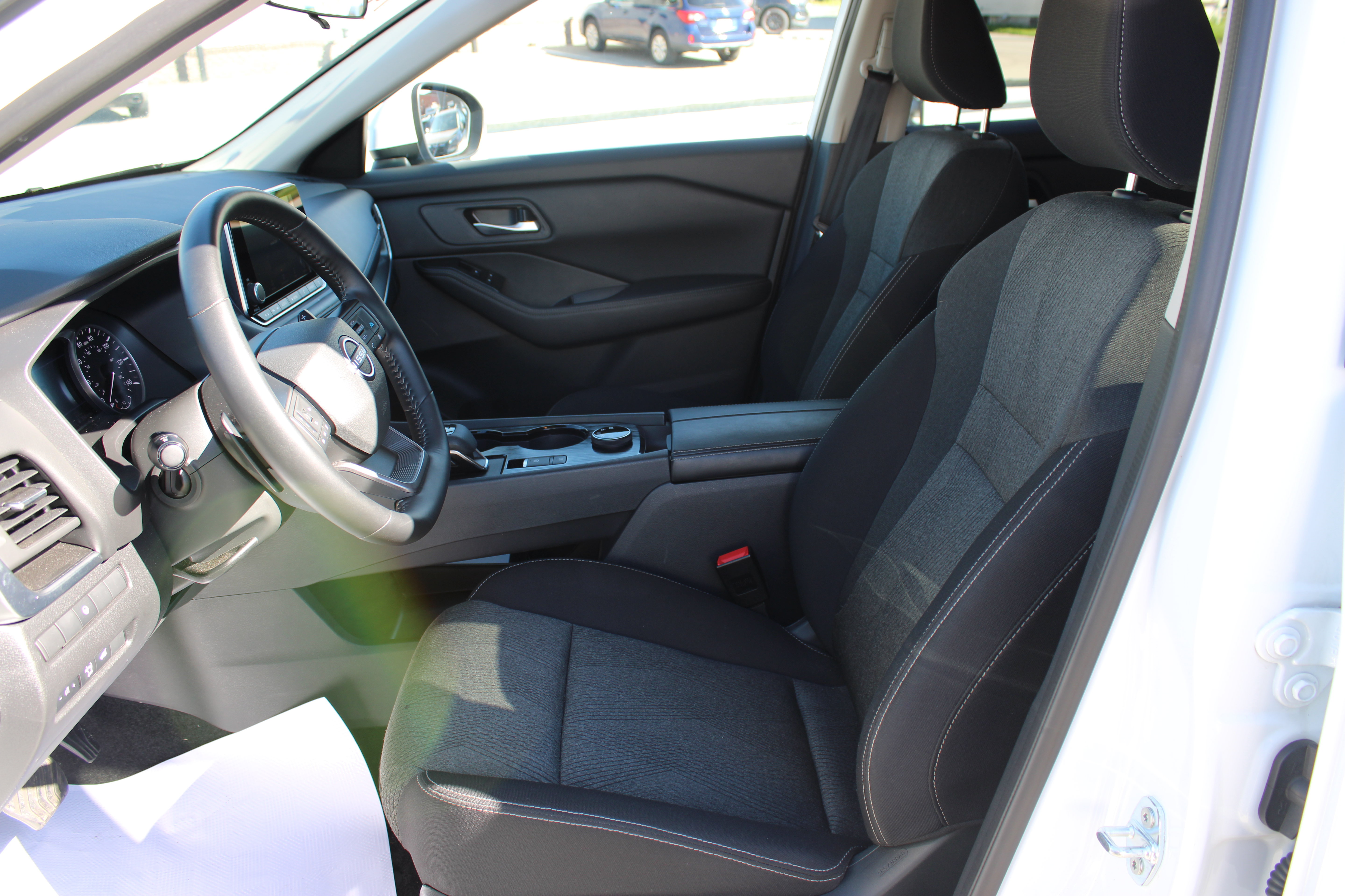 Certified 2025 Nissan Rogue SV AWD/4WD image 13