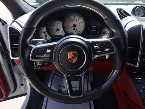 Used 2016 Porsche Cayenne Turbo S image 13