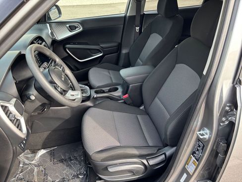 Used 2025 Kia Soul LX w/ LX Technology Package FWD image 35