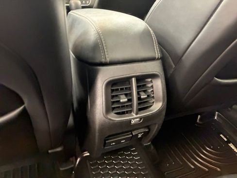 Used 2019 Jeep Cherokee Limited w/ Luxury Group AWD/4WD image 19