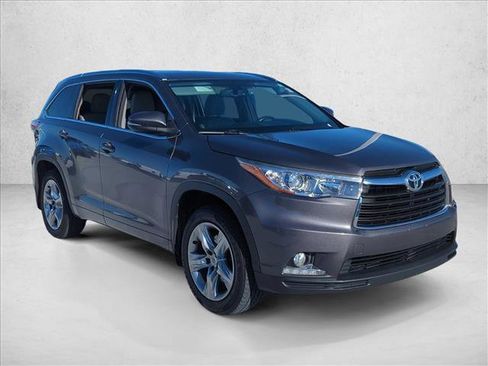 Used 2015 Toyota Highlander Limited image 3