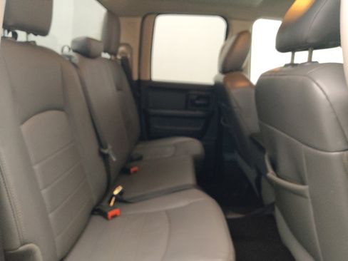 Used 2018 RAM 1500 Express RWD image 19