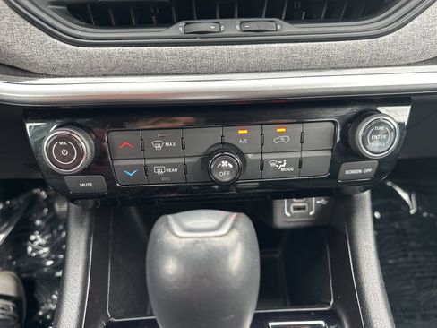 Used 2024 Jeep Compass Latitude AWD/4WD image 58