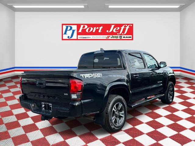 Used 2019 Toyota Tacoma TRD Sport AWD/4WD image 4