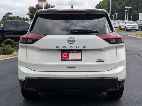 Used 2024 Nissan Rogue S AWD/4WD image 9