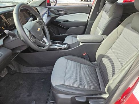 Used 2025 Chevrolet Trax LT w/ LT Convenience Package image 7