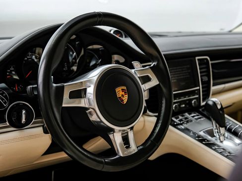 Used 2016 Porsche Panamera image 12